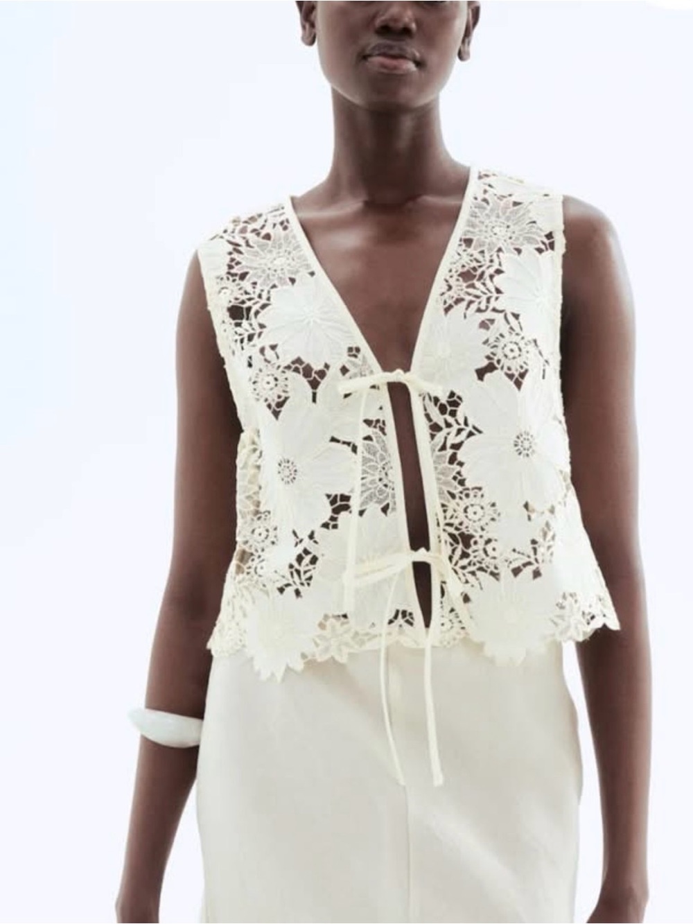 H&M Cream Floral Cut Out Tie-Front Vest Boho Cottagecore Layering Piece | Size M